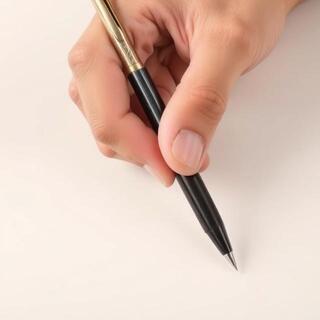 Tripod grip holding a gel pen