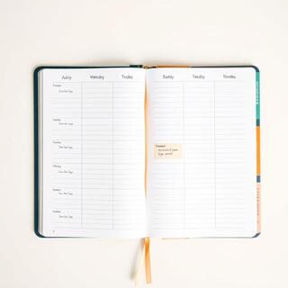 Weekly planner with balanced columns